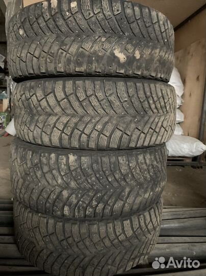 Michelin X-Ice North 4 215/55 R17
