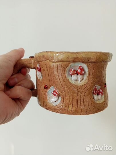 Прелестная чашка с мухоморами и Божьими коровками