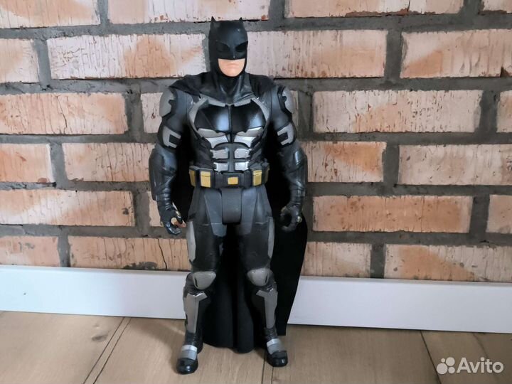 Настольная фигурка