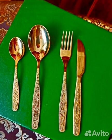 Наборы золотых столовых приборов 