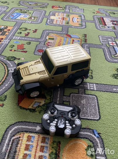 Машина трансформер на пульте управления