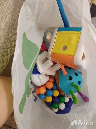 Развивающие игрушки для малышей пакетом