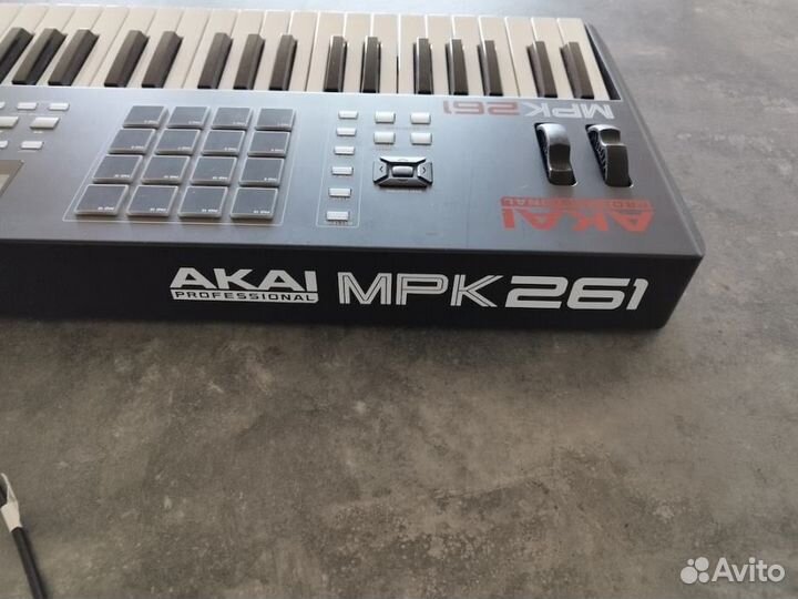 Midi-клавиатура Akai MPK261