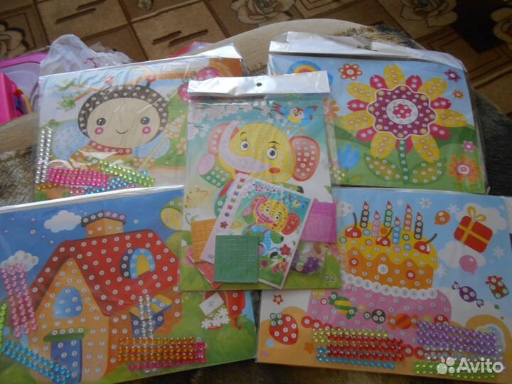 Аппликации из страз и голографических квадратов