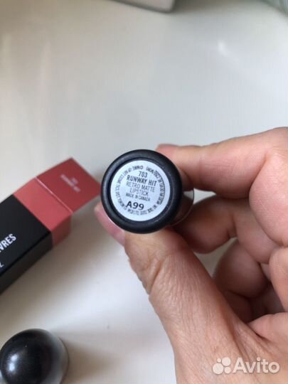 Помада mac runway HIT 703