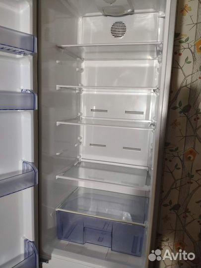 Full No Frost холодильник Beko 54x60x201 см