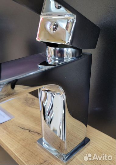 Смеситель для раковины в ванной