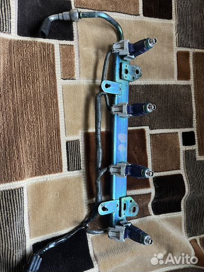 Рампа с форсунками nissan primera p 12 QR20