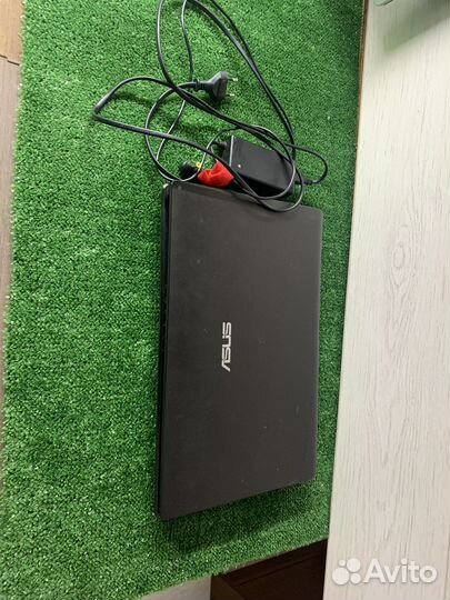 Ноутбук asus в хорошем состоянии