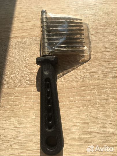 Разные расчески и пуходерки для животных