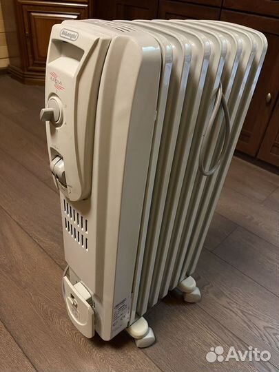 Масляный обогреватель Delonghi KR730715
