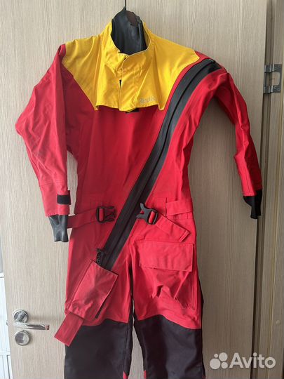 Сухой гидрокостюм