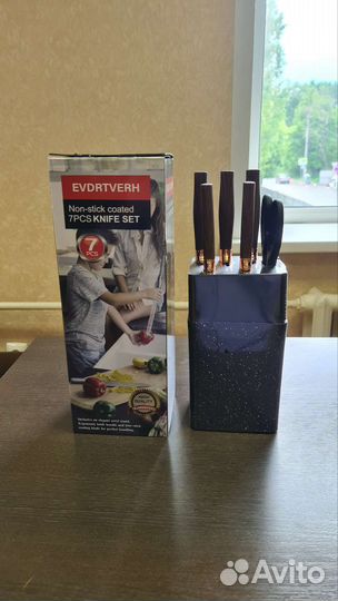 Набор кухонных ножей с подставкой