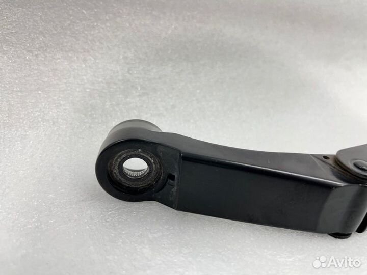 Поводок стеклоочистителя передний правый Toyota