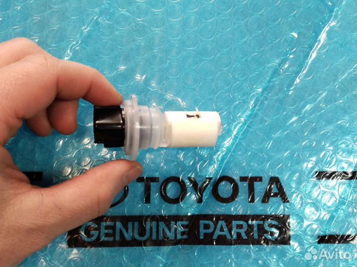 Датчик уровня жидкости Camry 55 Новый оригинал