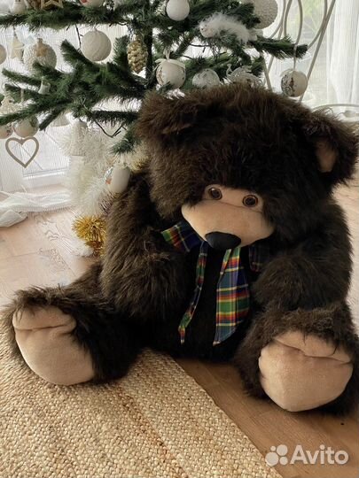 Большой плюшевый мишка