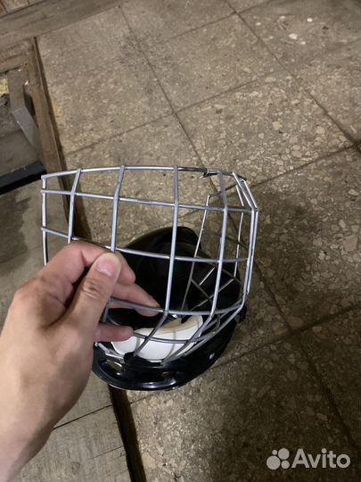 Хоккейный шлем