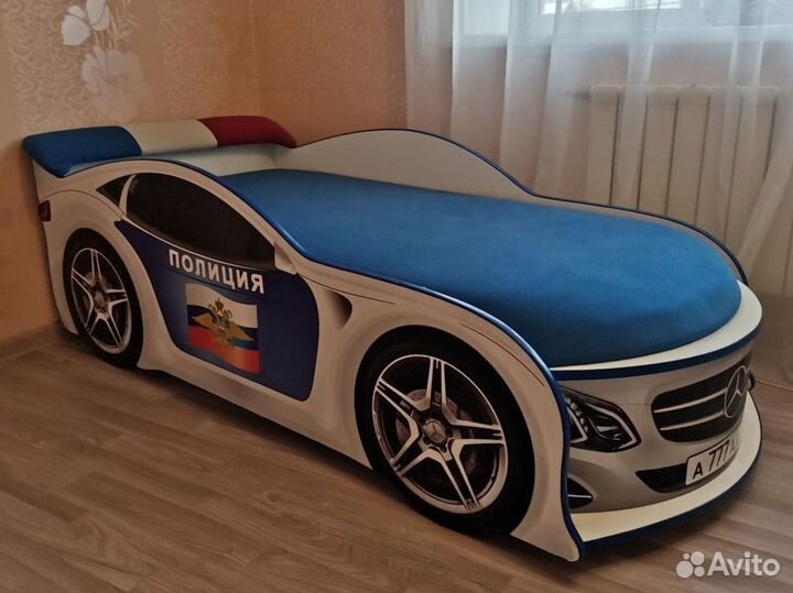 Детская кровать машина