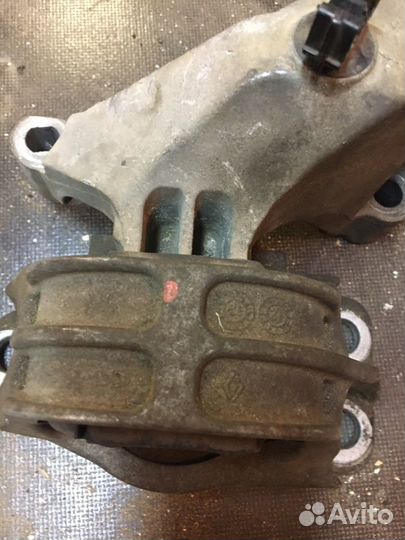 Опора двигателя