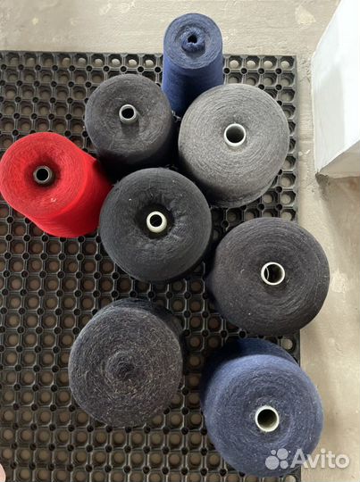 Нитки в бобинах