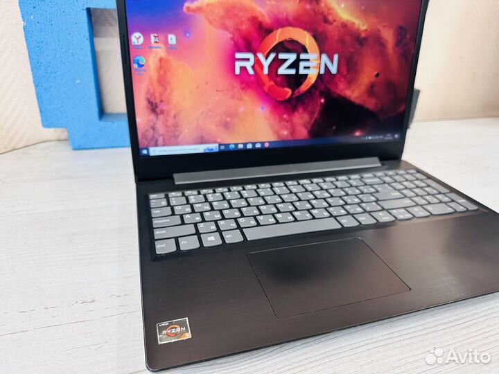 Игровой ноутбук ryzen 5 3500u 8gb ssd
