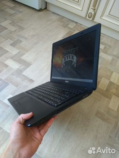 Asus в отличном состоянии Core i7, 8гб, SSD