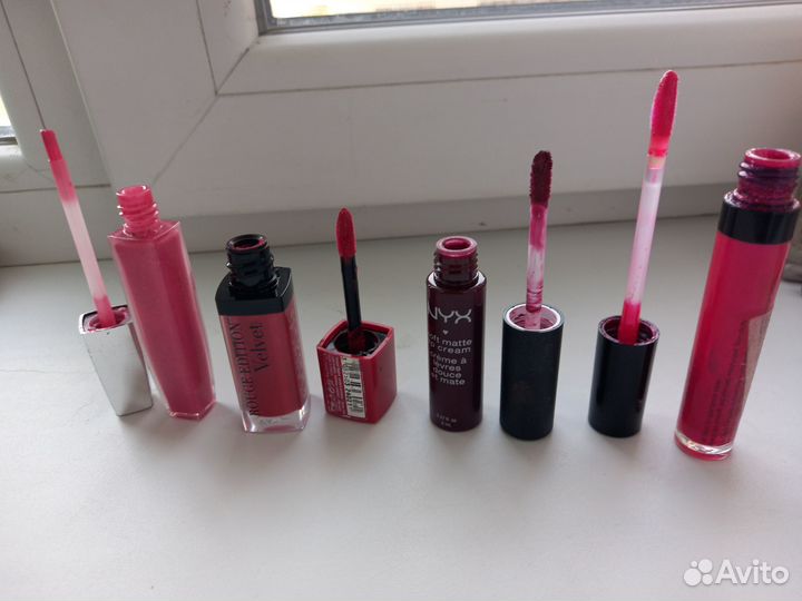 Коробка косметики и аксессуаров