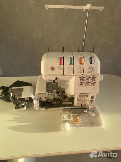 Оверлок бытовой новый