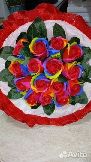 Радужный букет из пенных роз
