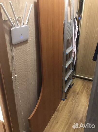 Офисный стол