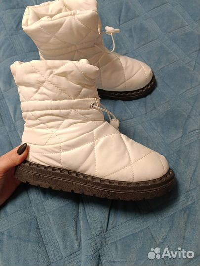 Белые сапоги дутики