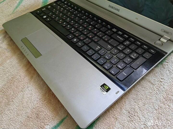 Samsung RV520 intel i3/GT520M/4gb/320gb