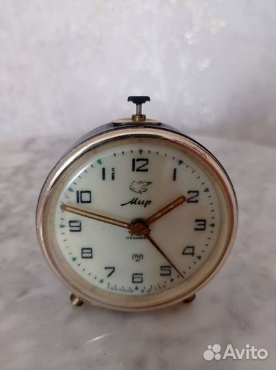 Часы будильник «Мир» с символом мира белым голубем