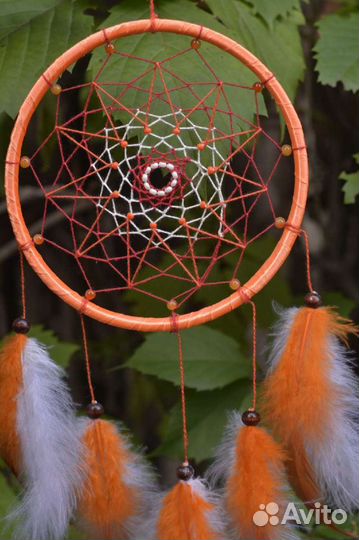 Ловец снов с перьями оранжевый