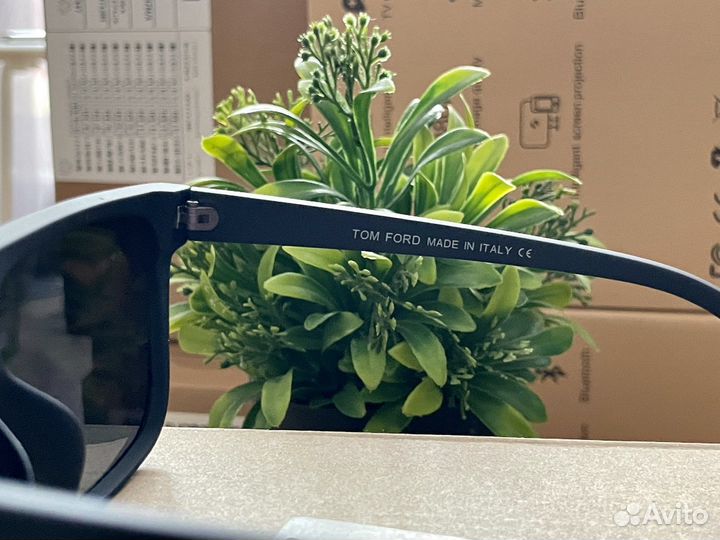 Солнцезащитные очки Tom Ford