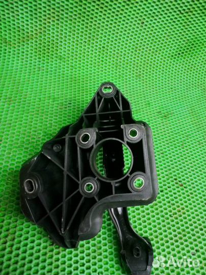 Педаль сцепления Volkswagen Polo V CFN 2012