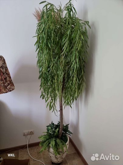 Искусственное дерево в горшке