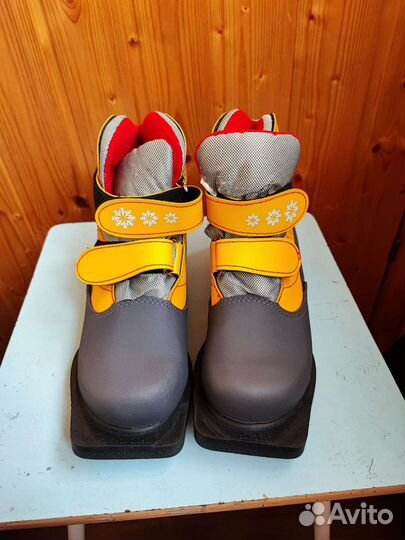 Лыжные ботинки