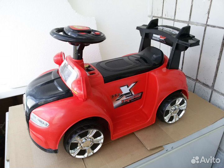 Детский автомобиль (не на ходу)