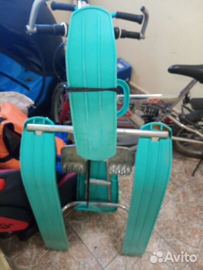 Детский снегокат с ручкой бу