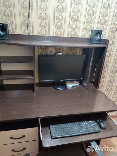 Компьютерный стол