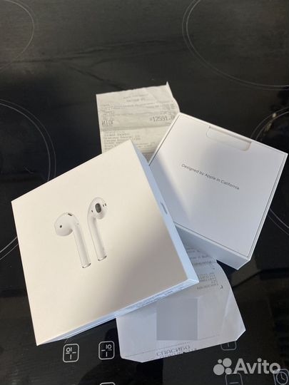 Коробка с чеком от airpods2