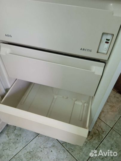 Морозильная камера AEG