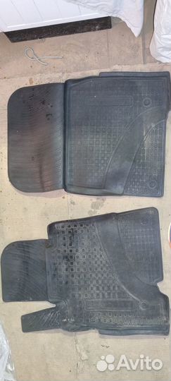Автомобильные коврики на Land Cruiser 200