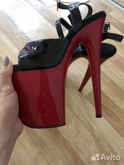 Стрипы pleaser 37 тройки
