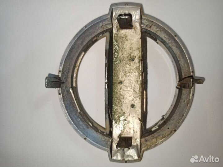 Значок Nissan на решетку радиатора X-trail