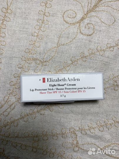 Elizabeth arden помада с SPF