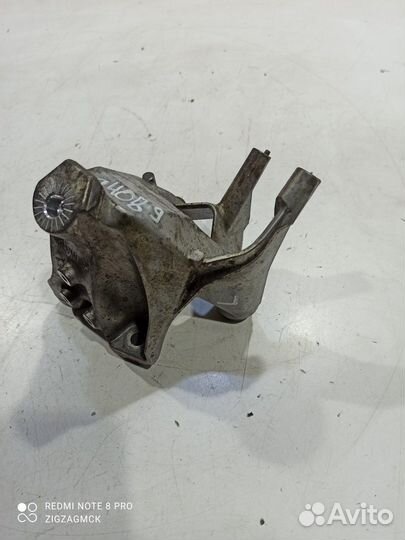 Кронштейн двигателя левый (Audi Q8)