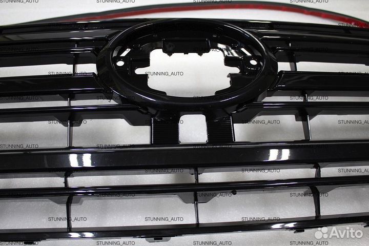 Решетка радиатора Toyota Land Cruiser 200 S135