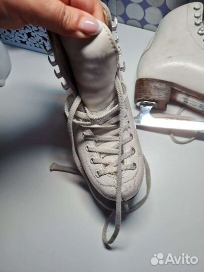 Коньки фигурные Wifa размер 28